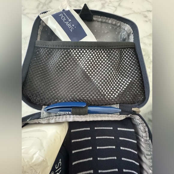 Unisex "United Polaris" International Flight AmenityTravel  Kit NEW - Picture 3 of 6